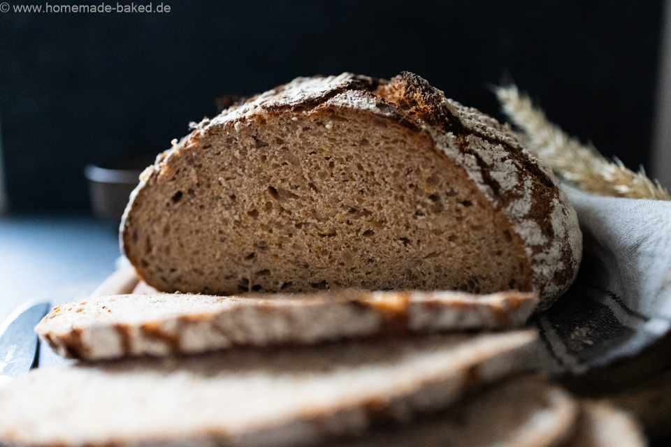 Rustikales Kefir-Zucchini-Brot mit Vollkorn & Sauerteig – Saftig & gesund im Topf gebacken