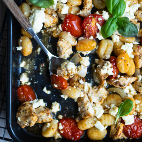 Ofen-Gnocchi mit Tomaten und Hänchen - One-Pan Gericht für die ganze Familie