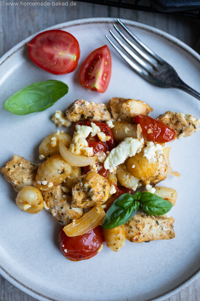 Ofen-Gnocchi mit Tomaten und Hänchen - One-Pan Gericht für die ganze Familie