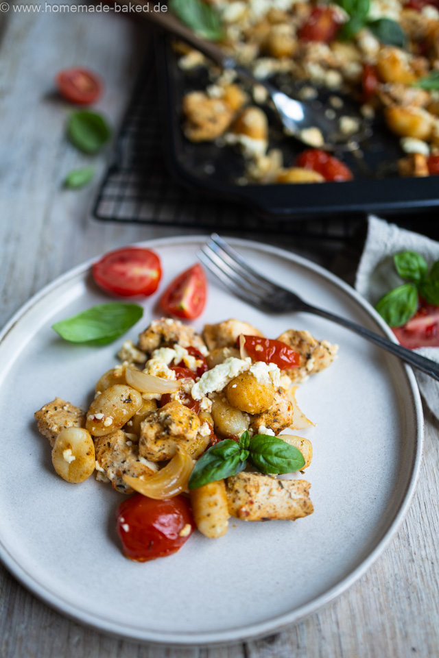 Ofen-Gnocchi mit Tomaten und Hänchen - One-Pan Gericht für die ganze Familie