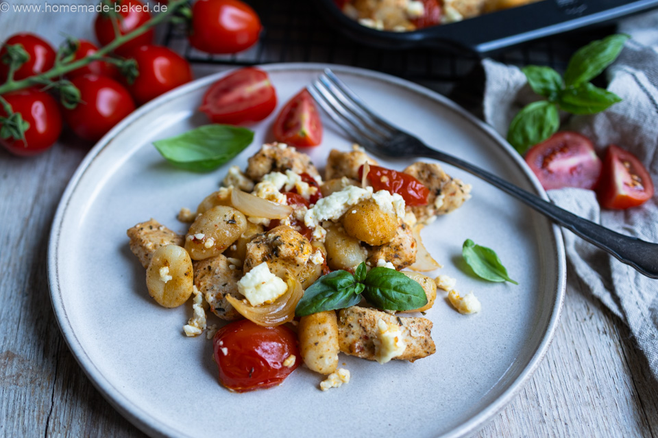 Ofen-Gnocchi mit Tomaten und Hänchen - One-Pan Gericht für die ganze Familie