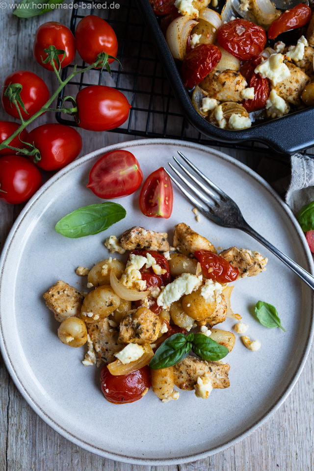 Ofen-Gnocchi mit Tomaten und Hänchen - One-Pan Gericht für die ganze Familie
