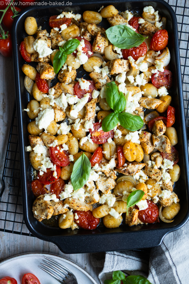 Ofen-Gnocchi mit Tomaten und Hänchen - One-Pan Gericht für die ganze Familie