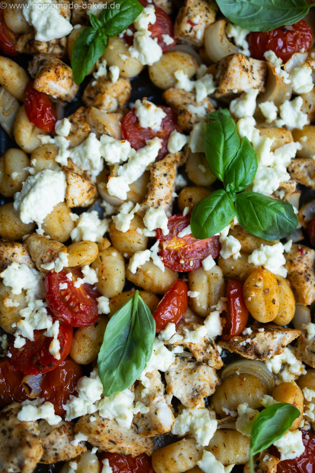 Ofen-Gnocchi mit Tomaten und Hänchen - One-Pan Gericht für die ganze Familie