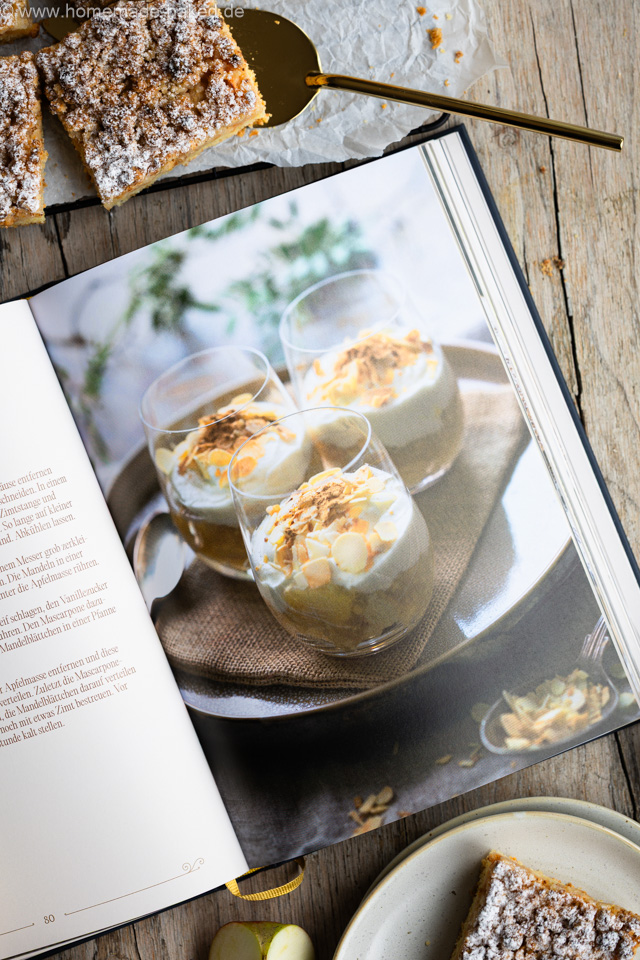 Apfelkuchen vom Blech mit Marzipanstreuseln - aus dem Buch "Apfelgenuss wie im Märchen"