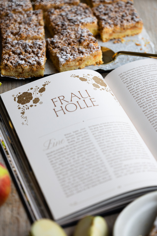 Apfelkuchen vom Blech mit Marzipanstreuseln - aus dem Buch "Apfelgenuss wie im Märchen"