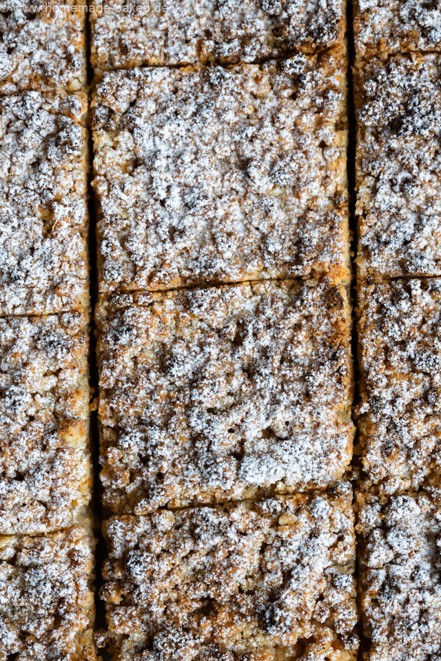 Apfelkuchen vom Blech mit Marzipanstreuseln - aus dem Buch "Apfelgenuss wie im Märchen"