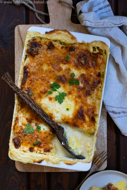 Klassisches Kartoffelgratin - außen knusprig, innen cremig und aromatisch