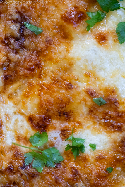 Klassisches Kartoffelgratin - außen knusprig, innen cremig und aromatisch