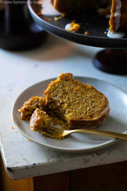 Saftiger Kürbis-Nuss-Gugelhupf mit Orangenguss - einfach und so lecker!