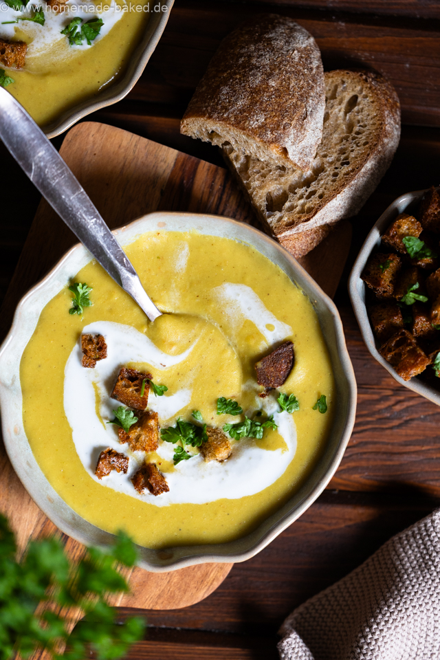 Vegane gelbe Linsen-Kokos-Suppe mit Curry – würzig, gesund und sättigend