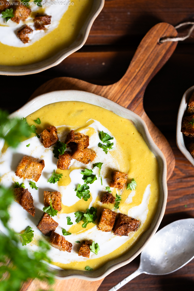 Vegane gelbe Linsen-Kokos-Suppe mit Curry – würzig, gesund und sättigend