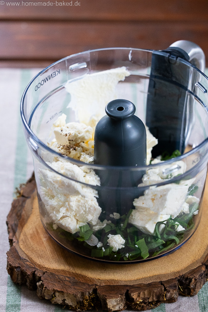 Zutaten für Bärlauch Dip mit Feta und Schmand im Mixer