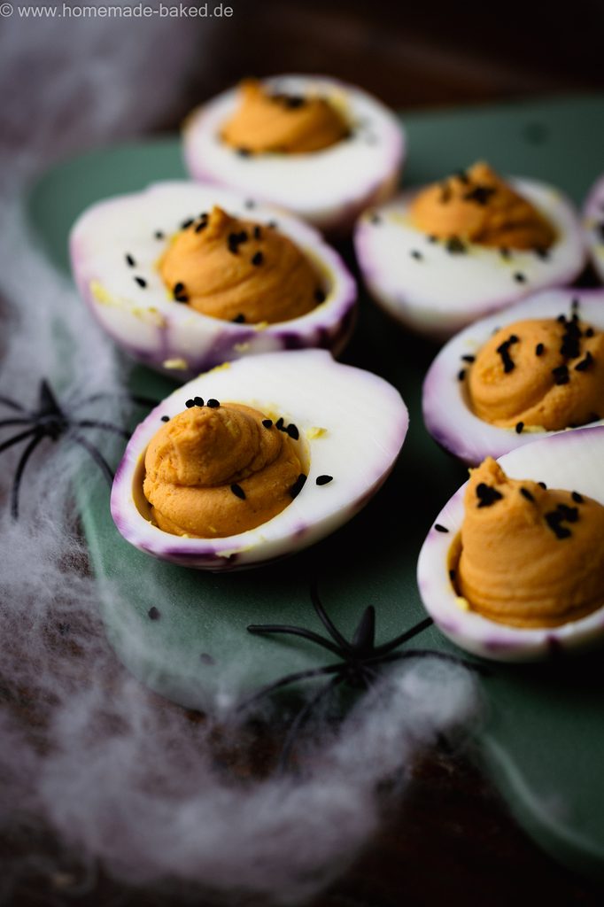 Gefüllte Gruseleier mit Marmormuster. Herzhafter Halloween Snack